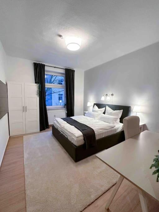 Modern City Apt. -With 2 Tv, Netflix And Work Desk เอสเซน ภายนอก รูปภาพ