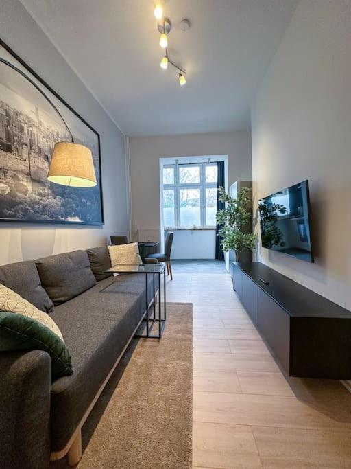Modern City Apt. -With 2 Tv, Netflix And Work Desk เอสเซน ภายนอก รูปภาพ