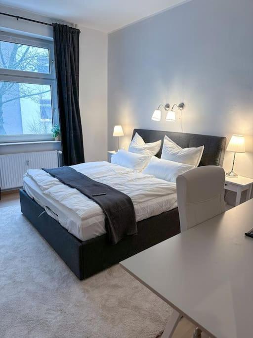 Modern City Apt. -With 2 Tv, Netflix And Work Desk เอสเซน ภายนอก รูปภาพ